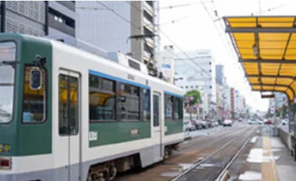 とさでん「堀詰駅」を下車し、朝日生命ビルの方へ向かう画像