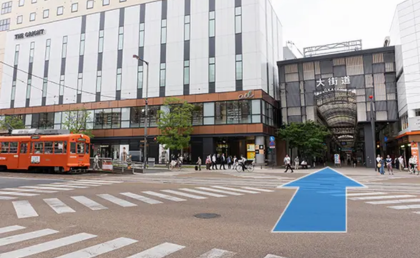 交差点を渡って大街道商店街へ入る道順