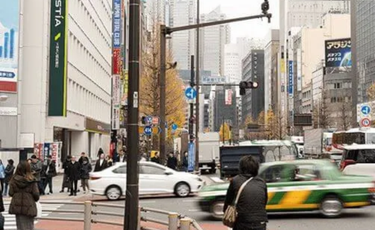 AGAスキンクリニック新宿駅前院の行き方④直進して交差点を直進、そのまま道なり進む