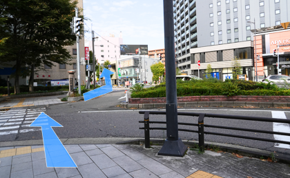 AGAスキンクリニック新潟院の行き方③アパホテル前の横断歩道を渡り、右側の道を直進