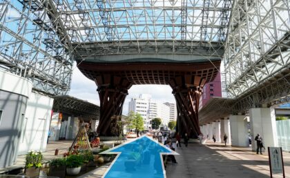 AGAスキンクリニック金沢駅前院の行き方①「金沢駅」兼六園口（東口）から大通りへ出る