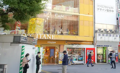 GAスキンクリニック渋谷駅前院の行き方②「ロクシタンカフェ」が入っているビルへ向かう