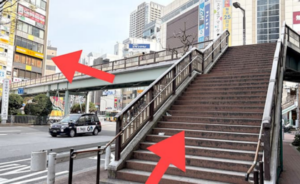 ｲｰｽﾄ駅前ｸﾘﾆｯｸ五反田院の道順③駅を出たら、右手の階段を上がります。