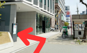 名駅院のJR名古屋駅からの行き方（地上）④左折してすぐ左手がエニシオ名駅です（ビルの2Fです）