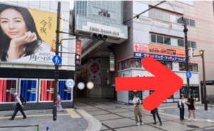 ｲｰｽﾄ駅前ｸﾘﾆｯｸなんば院の行き方(なんば高島屋より)③千日前筋にある1つ目の信号を渡り右に曲がる