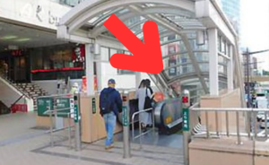 ｲｰｽﾄ駅前ｸﾘﾆｯｸ仙台院の行き方④エスカレーターを降りて頂きクリスロード商店街に入る