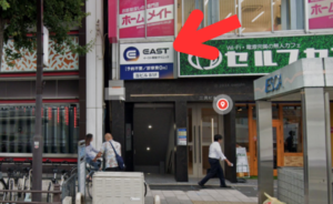 ｲｰｽﾄ駅前ｸﾘﾆｯｸ名古屋院の道(地上から)③ビックカメラを過ぎるて左手のビルに入る