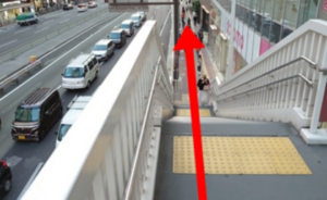 ｲｰｽﾄ駅前ｸﾘﾆｯｸ天王寺院の行き方(近鉄阿倍野橋駅)③docomo沿いの階段を下りて直進