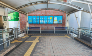 ｲｰｽﾄ駅前ｸﾘﾆｯｸ川越院の道順④階段が左右に分かれているので、左の階段を下りる