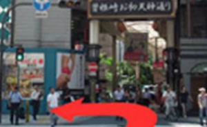ｲｰｽﾄ駅前ｸﾘﾆｯｸ梅田院の行き方(JR大阪駅)④１つめの横断歩道（お初天神通りに向かう歩道）を渡り、左に曲がる