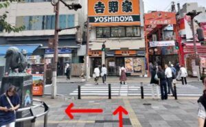 JR大宮駅から湘南AGAへのアクセス③目の前に「吉野屋」と「すずらん通り」があるので、左手（吉野屋）の方面に進む