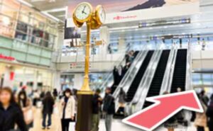 名古屋駅から湘南AGA名古屋院へのアクセス（地上）①金時計に向かいエスカレーターを正面に見て右側へと進む