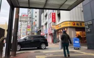 地下鉄空港線から湘南AGA福岡院のアクセス③地上に上がって右斜め前方に牛丼屋【松屋】があり、そのまま100mほど直進