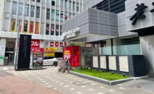 西鉄天神駅から湘南AGA福岡院のアクセス⑤直進し【ホテルオリエンタルエクスプレス福岡天神の看板】を右折。右手ホテルオリエンタルエクスプレス福岡天神となります