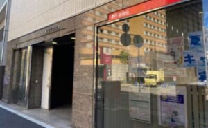 都営大江戸線新宿駅からのアクセス④新宿TRビルの4Fです