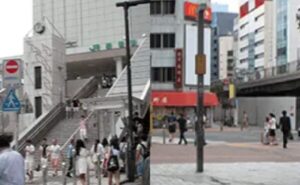 JR新宿駅 東南口からの詳細ルート 1