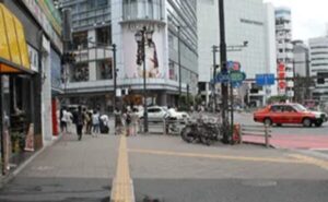 JR新宿駅 東南口からの詳細ルート 4